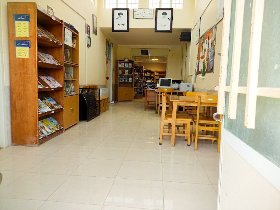 ورودی سالن کتابخانه